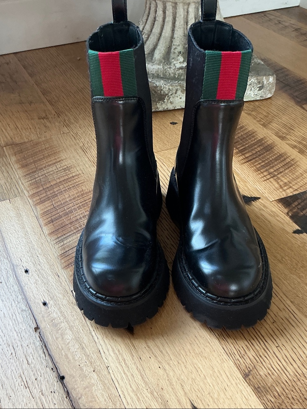 Gucci Black Leather Chelsea Ankle Boots with Green & Red Web Stripe